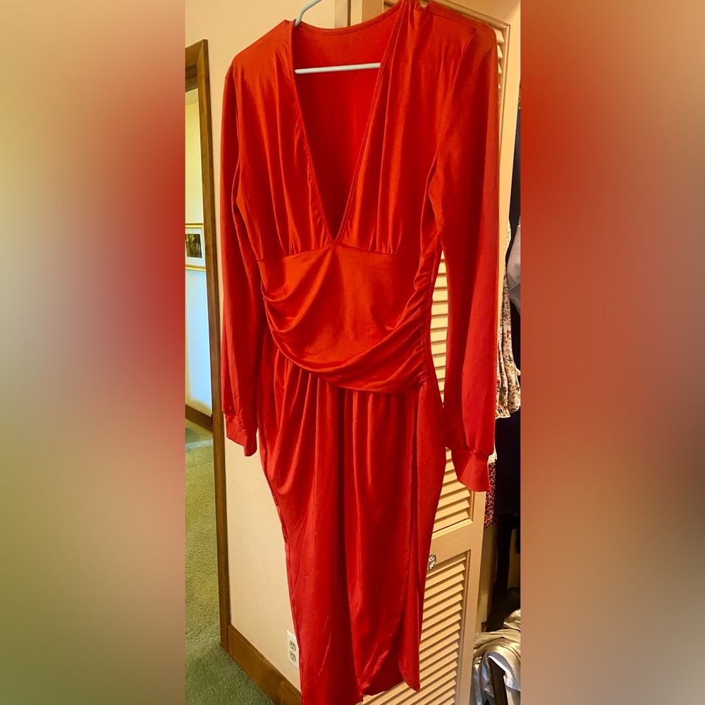 Pretty Red evening dress- size L - sexy with front slit- great fit!